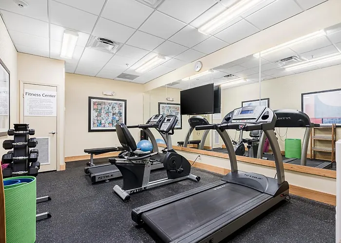 Top Hotels with Airport Shuttle in Long Beach