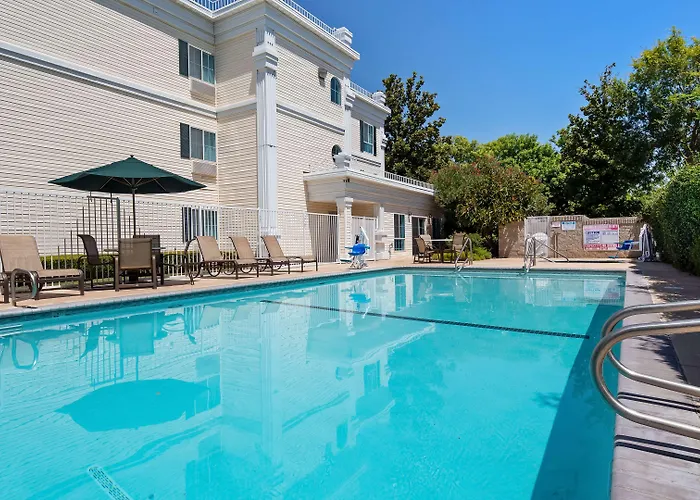 Best Hotels in Clovis for Comfort and Convenience