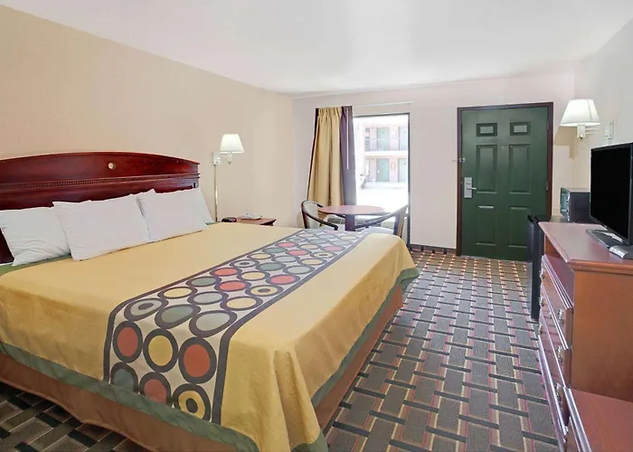 Top Hotels in Acworth GA