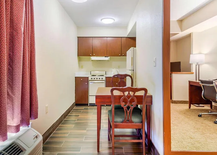 Top Hotels Near Portsmouth's Historic Attractions