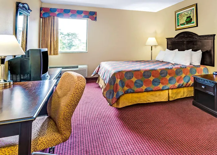 Best Hotels in Jeffersonville for Scenic Stays