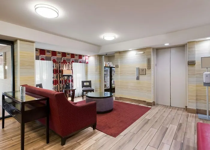 Best Hotels in Clear Lake, Iowa