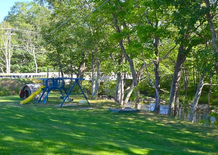 Top Hotels in Jackson NH for Nature Lovers