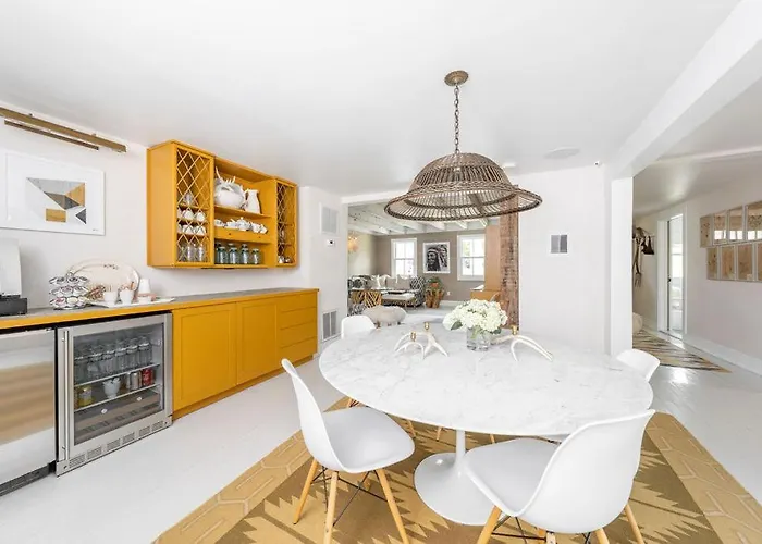 Top Hotels Near African American Museum DC