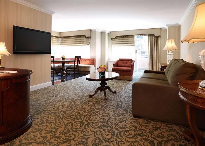 Top Hotels in New York Near Manhattan