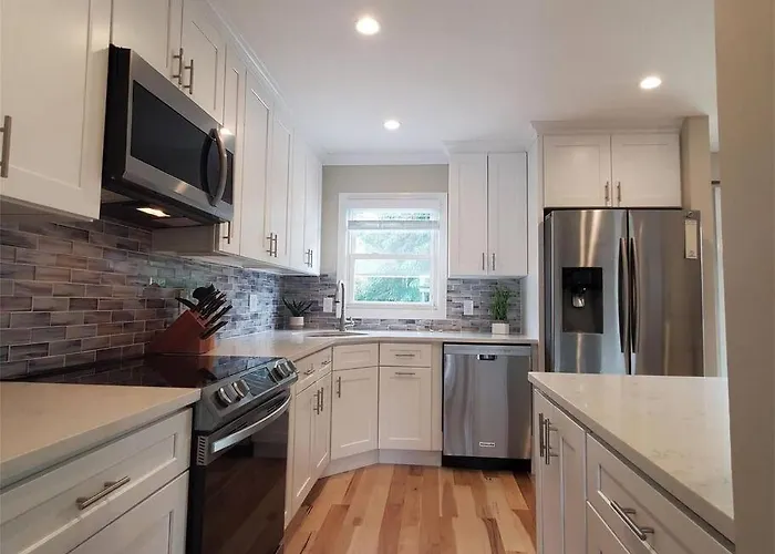 Best Hotels Close to Cal State Long Beach Campus