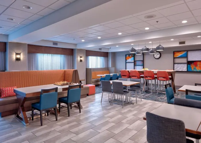 Top Hotels Near Vibrant Norfolk, Virginia