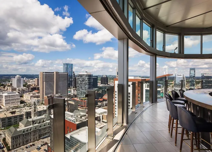 Best Hotels Close to Broadway in Nashville