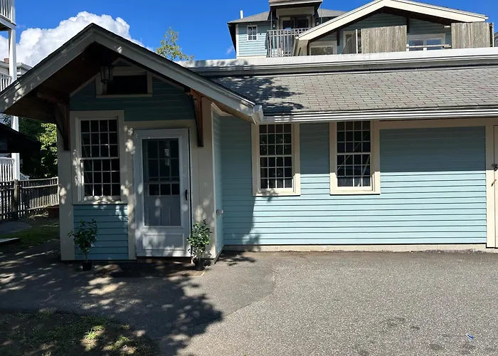 Top Hotels Near Charming Medford NJ