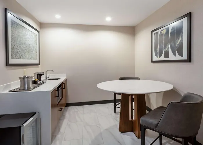 Best Hilton Hotel Experience in Downtown Dallas