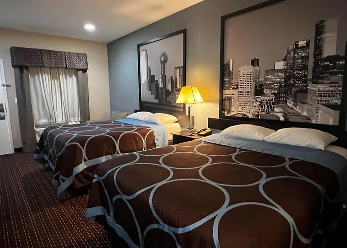 Best Hotels Near Huntington Convention Center