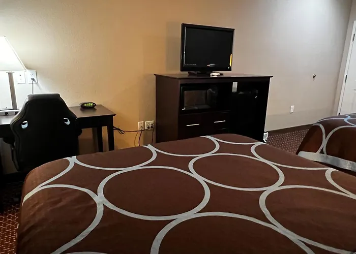 Best Hotels Near Mesa Convention Center