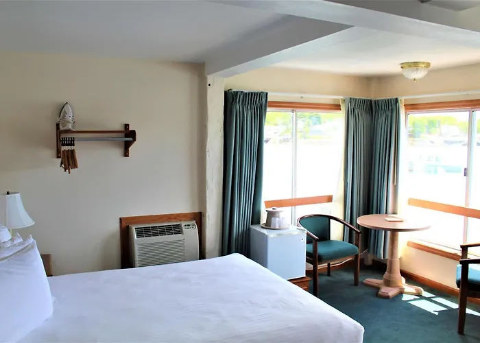 Top Boothbay Harbor Hotels on the Waterfront