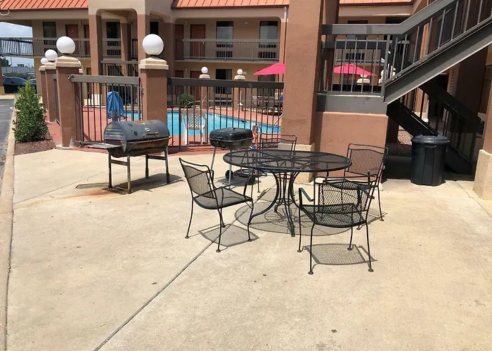 Top Hotels Near High Street Columbus Ohio