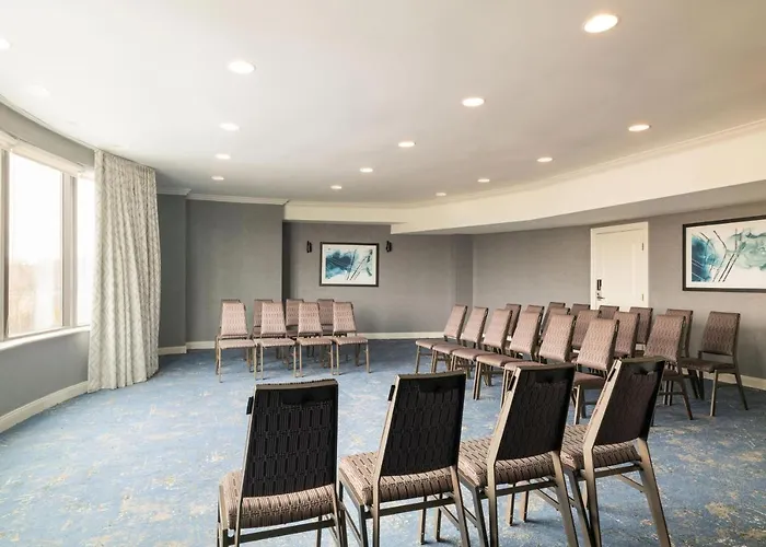 Best Hotels to Stay Near New Castle